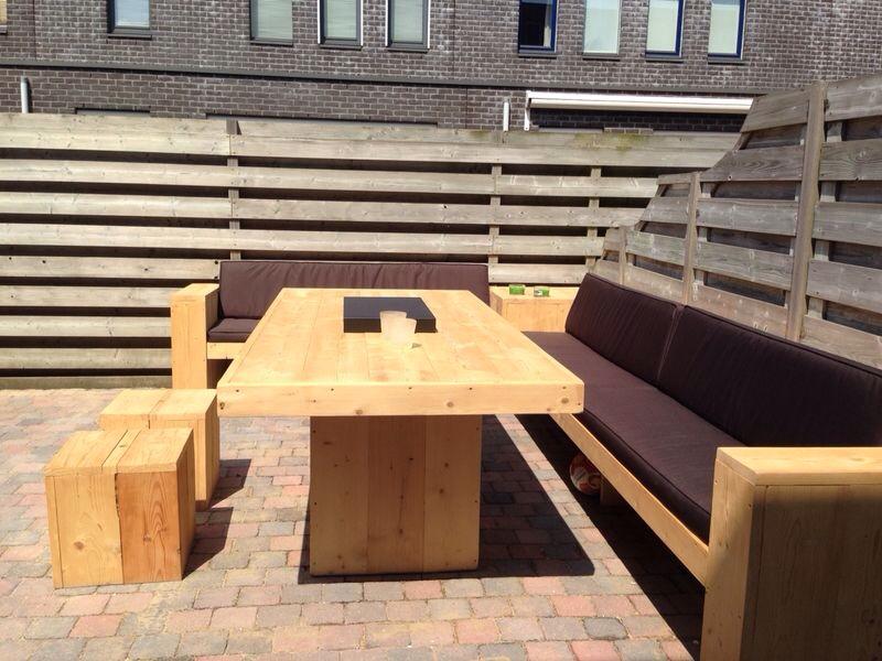 Tafel met zitbank en gashaard REMCO